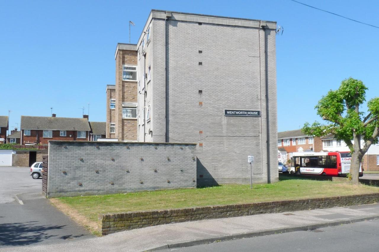 Wentworth Apartment With 2 Bedrooms, Superfast Wi-Fi And Parking Sittingbourne Exterior foto