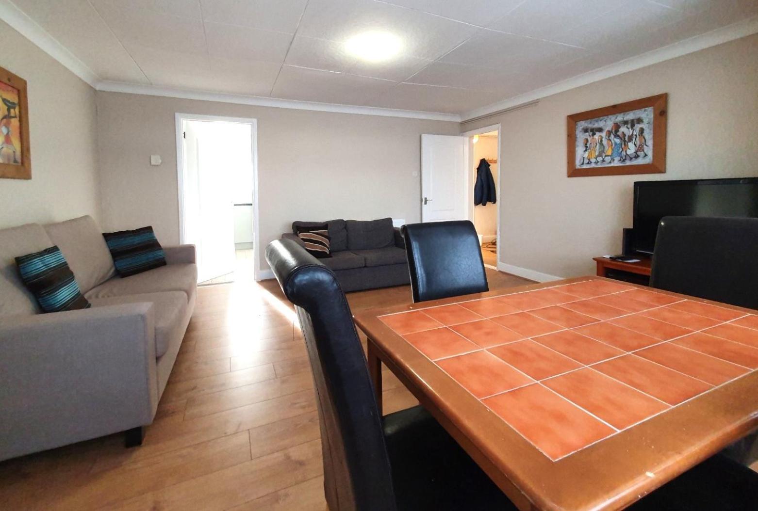Wentworth Apartment With 2 Bedrooms, Superfast Wi-Fi And Parking Sittingbourne Exterior foto